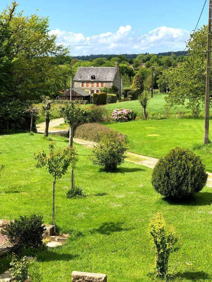La Blanche Roche Bed & Breakfast Sourdeval Exterior foto